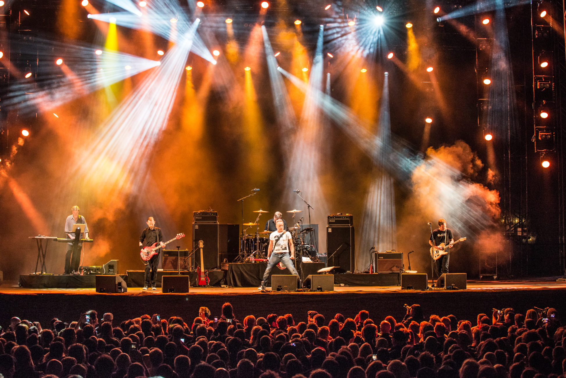 Peter Hook and the Light 1
